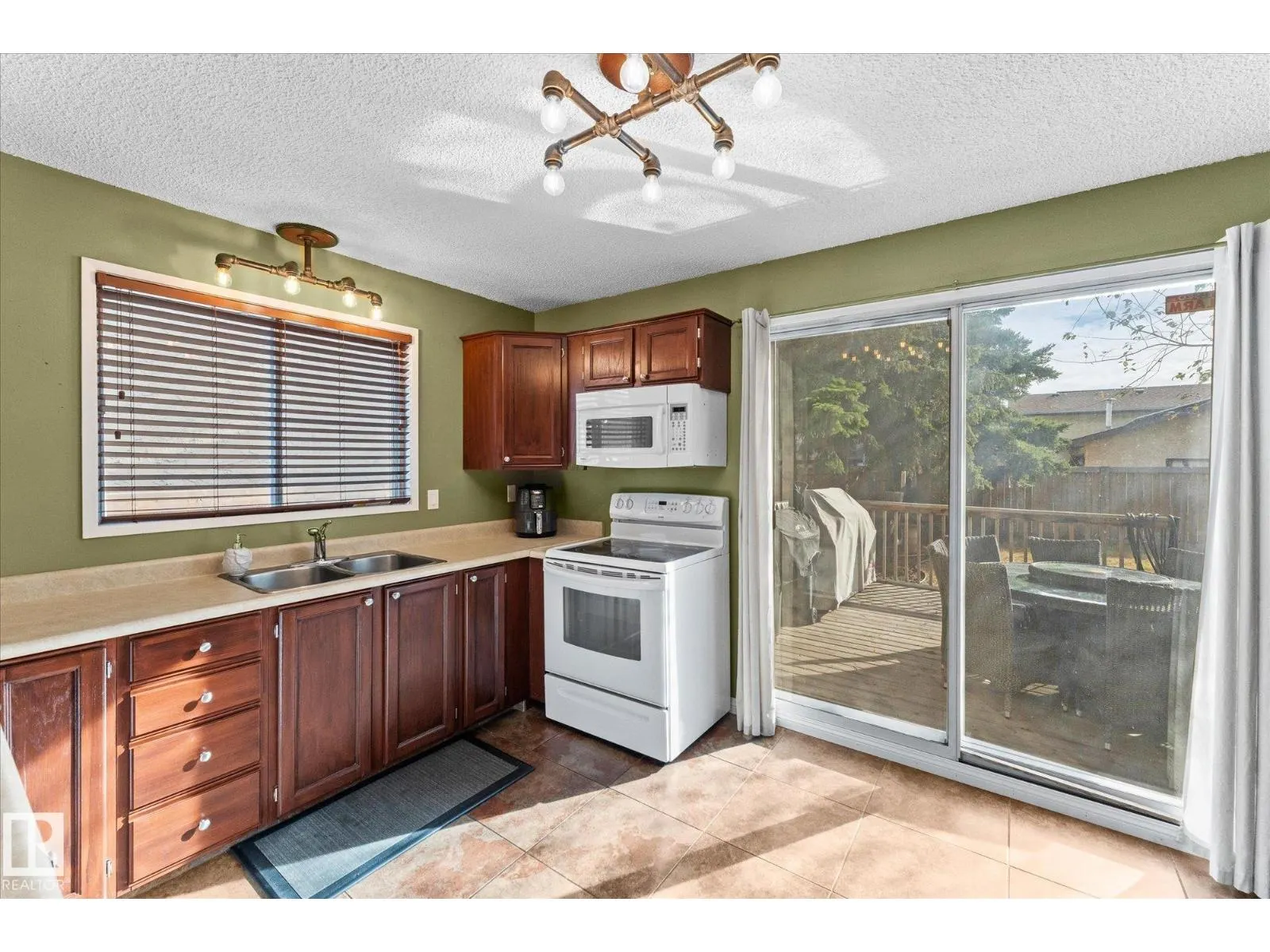 11907 164 AV NW NW