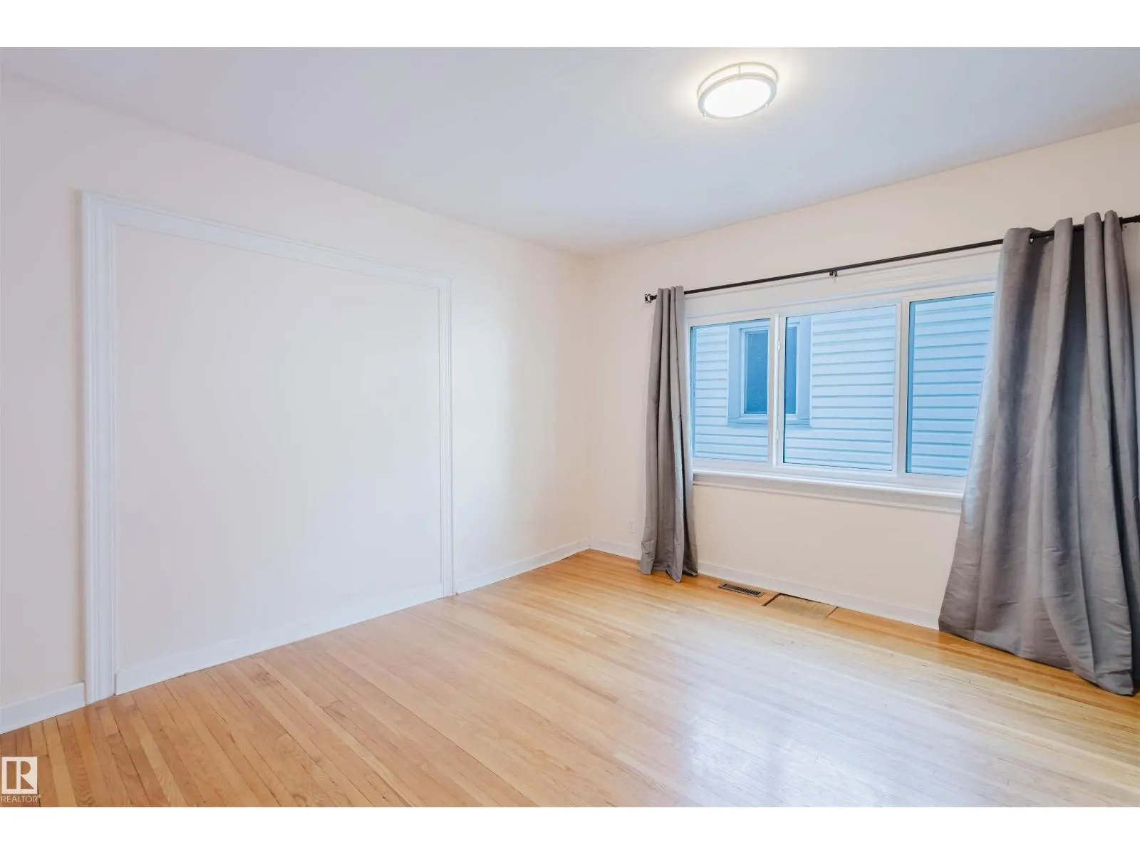 10942 88 AV NW