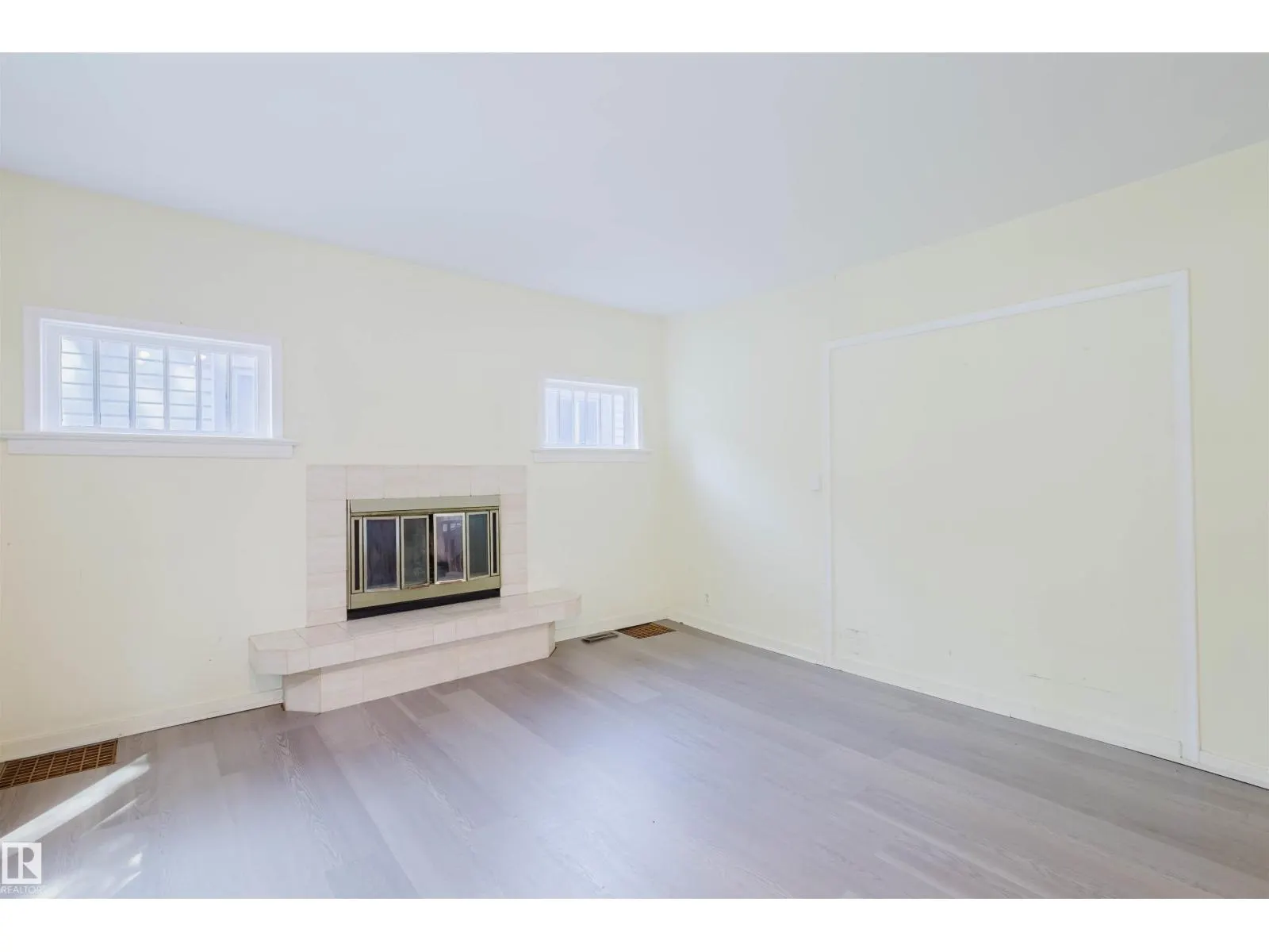 10942 88 AV NW