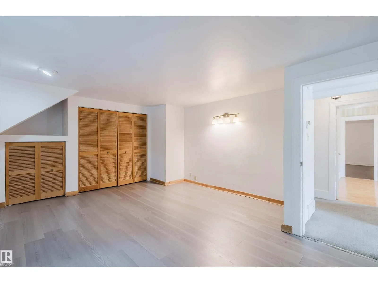 10942 88 AV NW