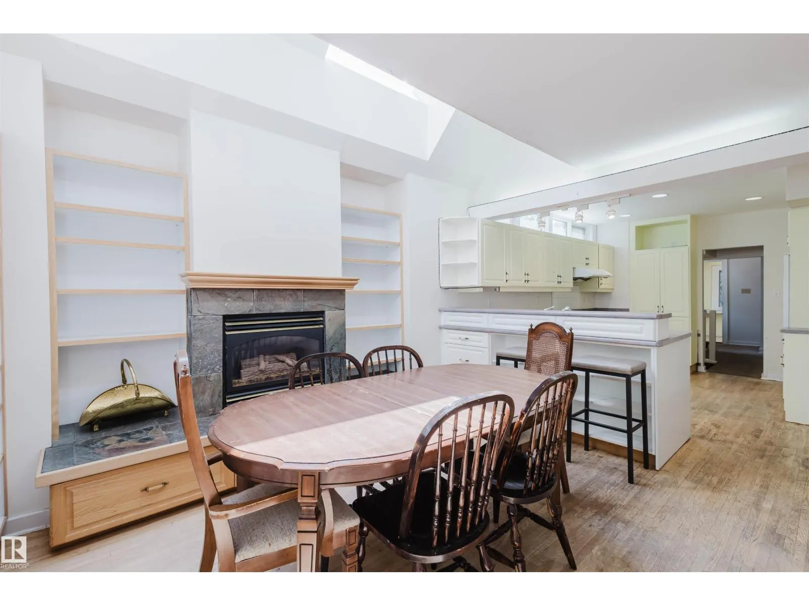 10942 88 AV NW