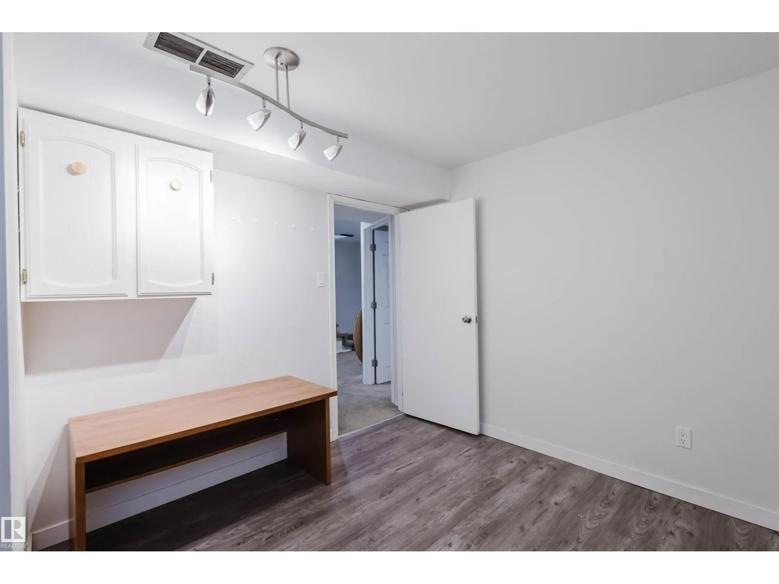 10942 88 AV NW