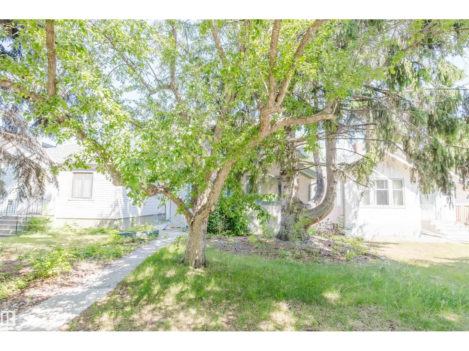 10942 88 AV NW