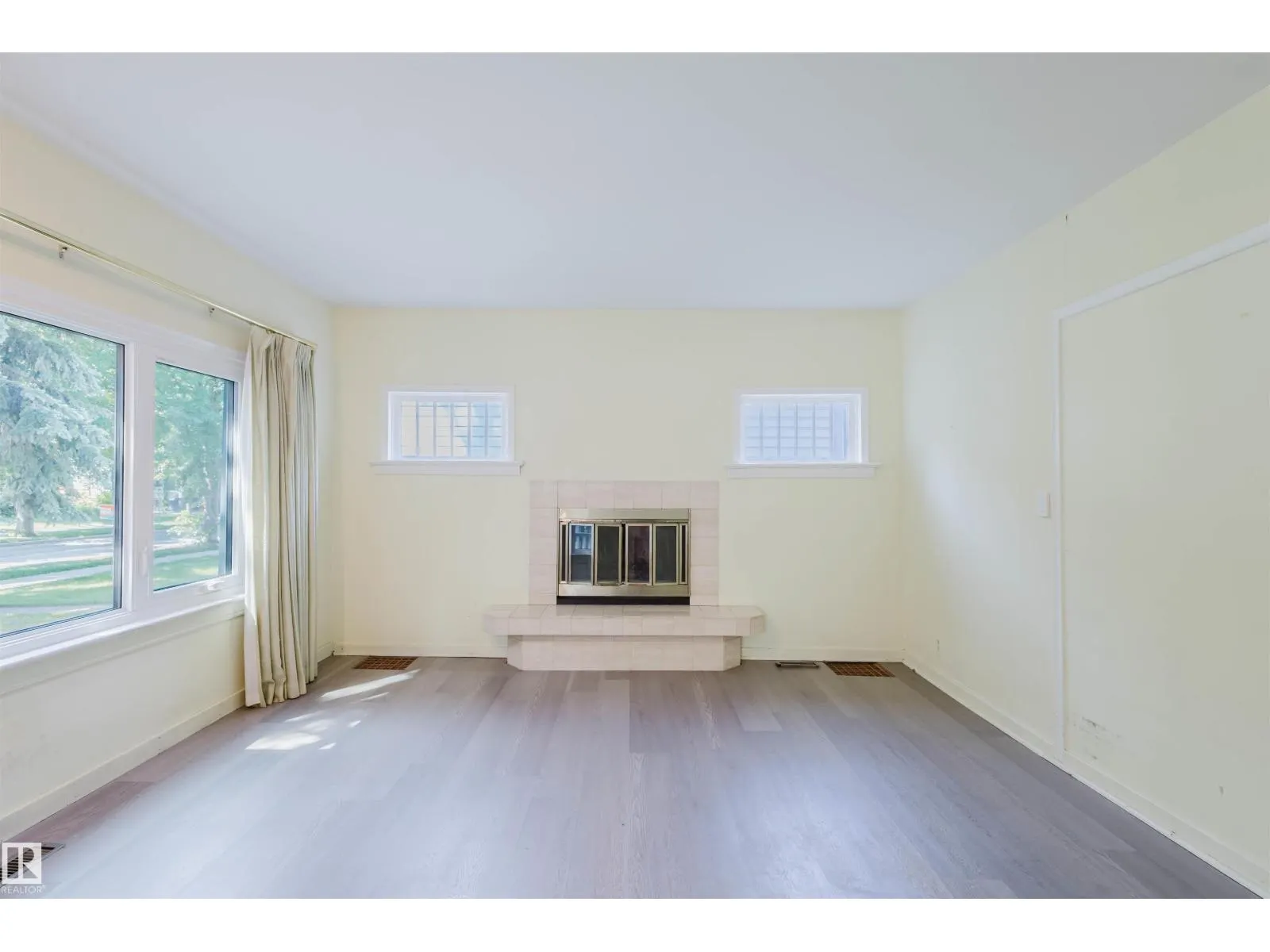 10942 88 AV NW
