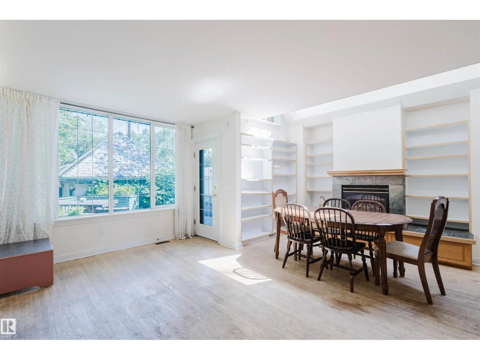 10942 88 AV NW
