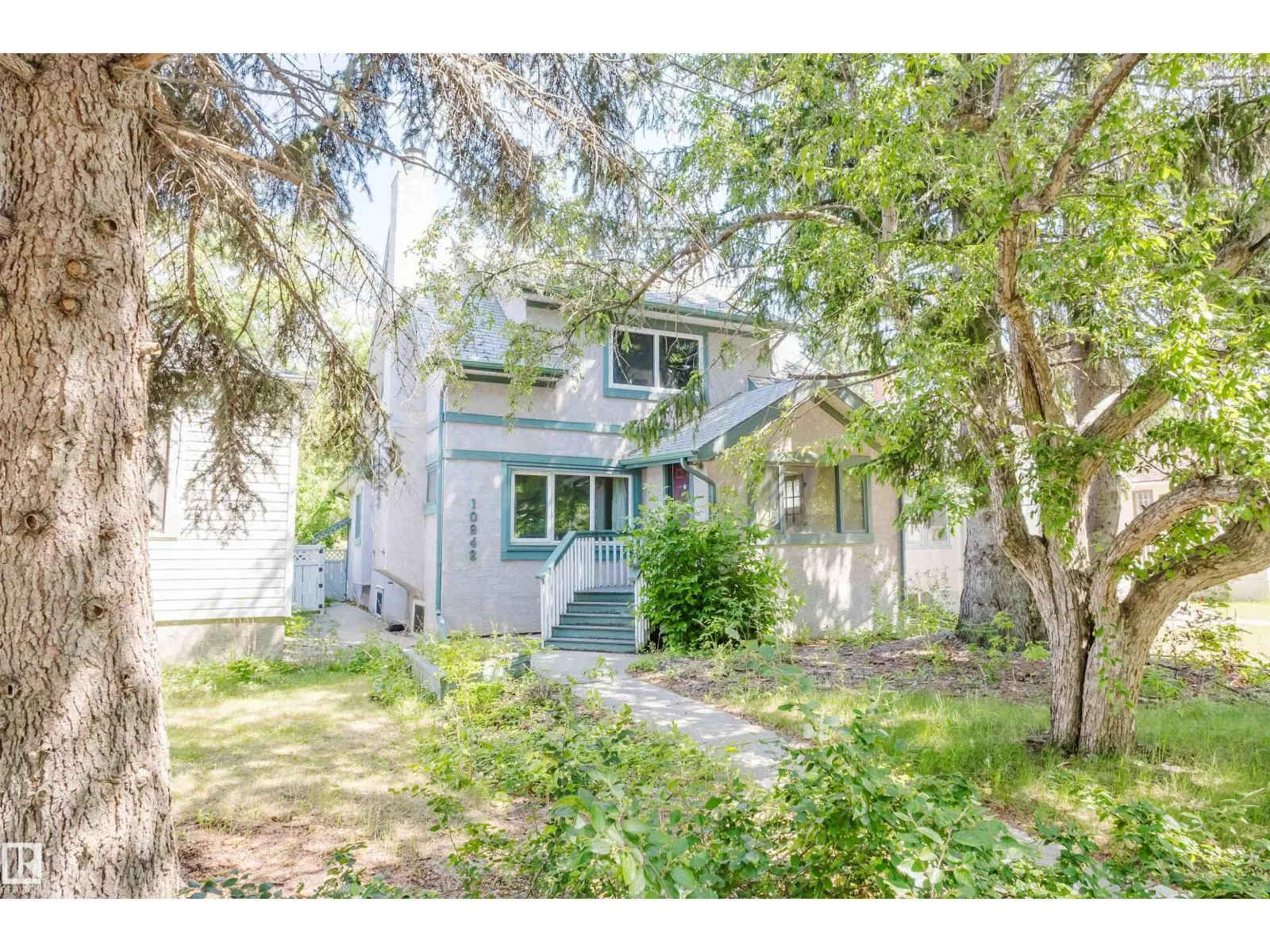 10942 88 AV NW