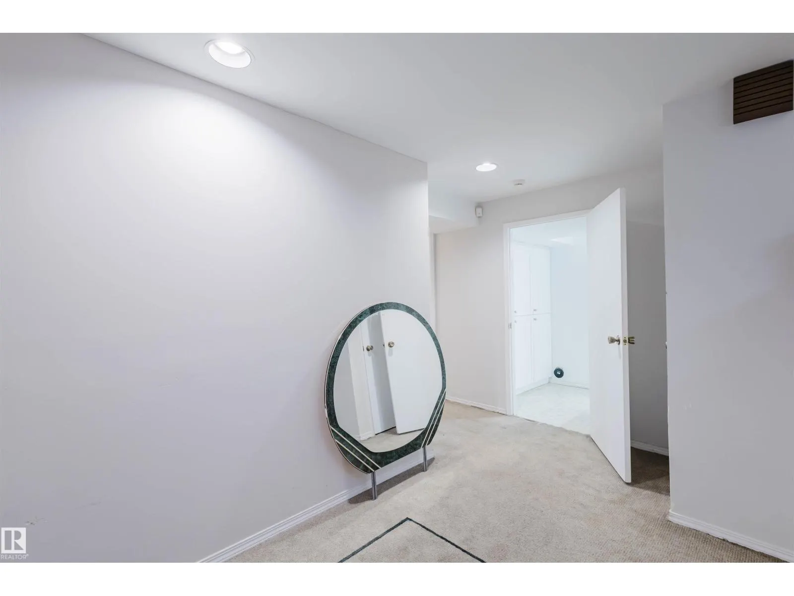 10942 88 AV NW