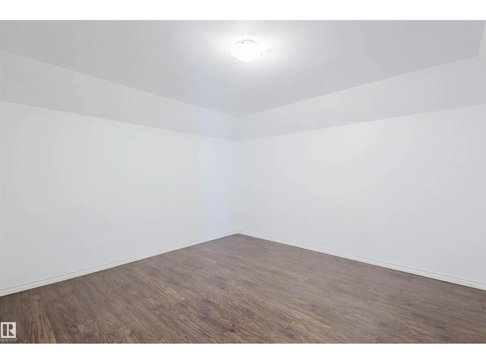 10942 88 AV NW