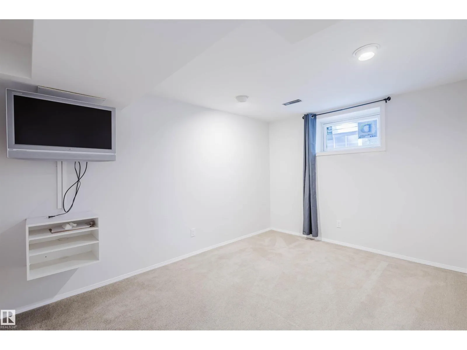 10942 88 AV NW