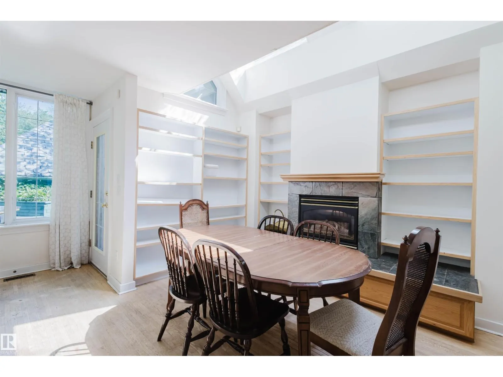 10942 88 AV NW