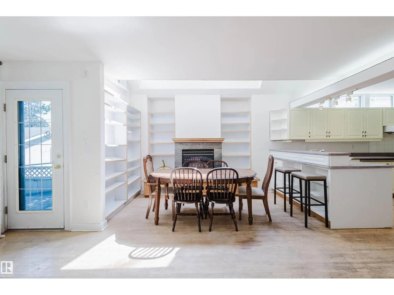 10942 88 AV NW