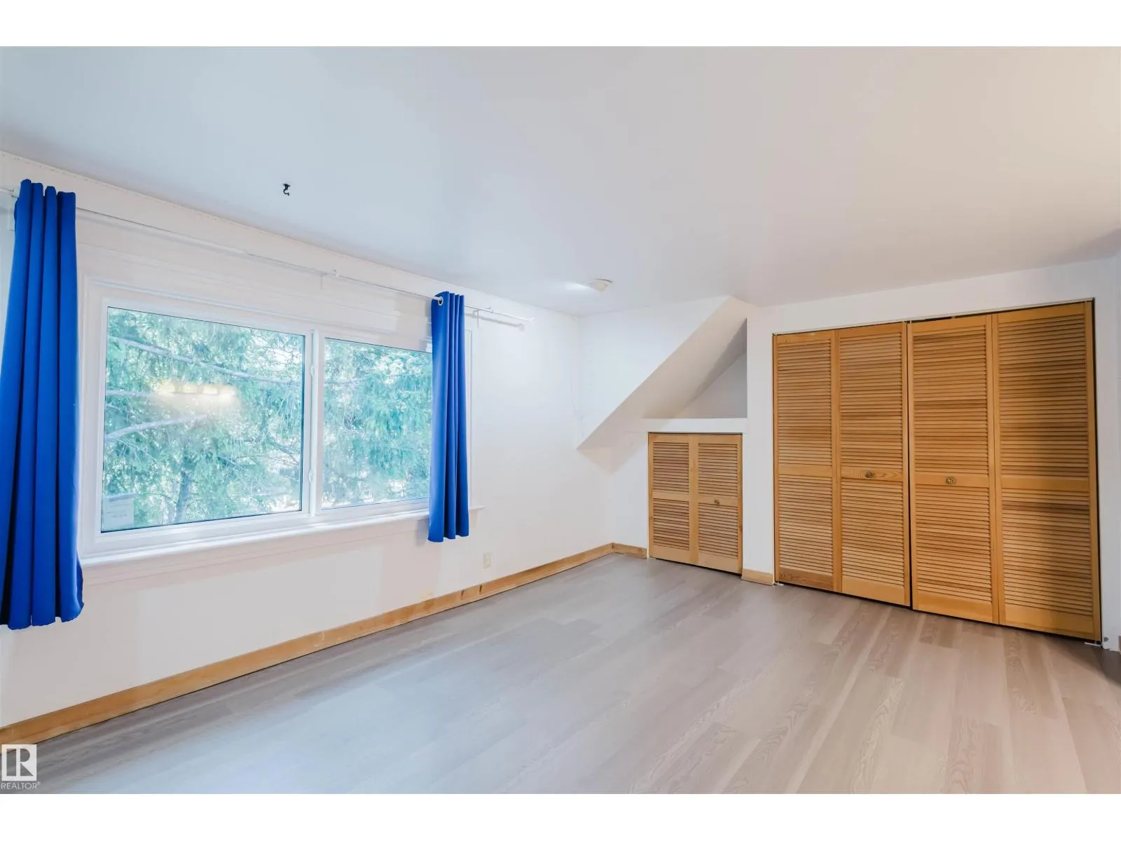 10942 88 AV NW