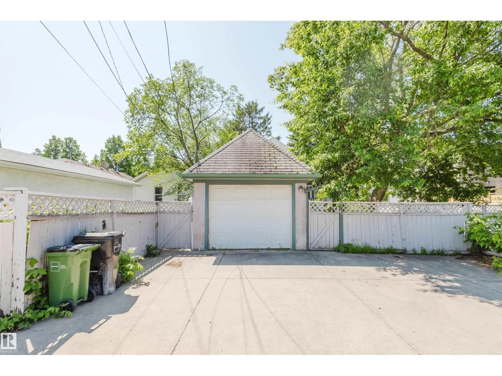 10942 88 AV NW