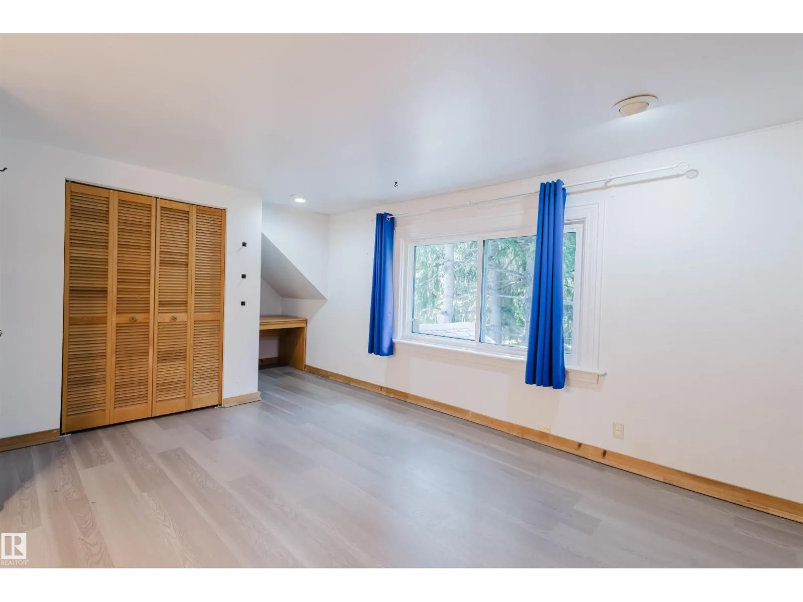 10942 88 AV NW