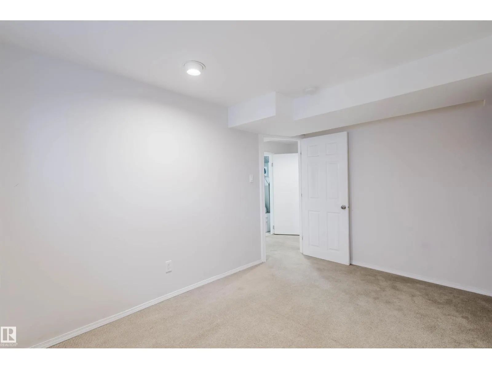 10942 88 AV NW