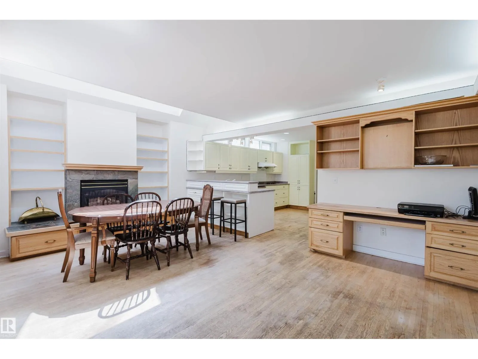 10942 88 AV NW