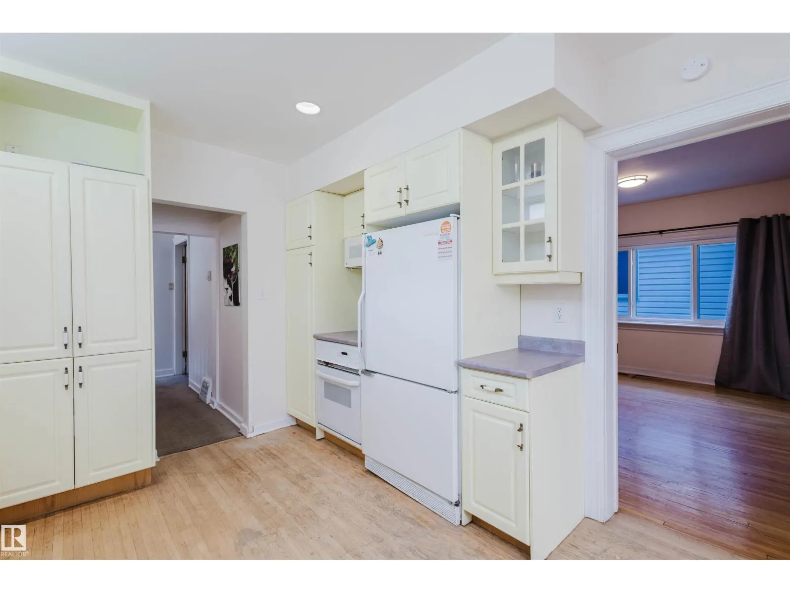 10942 88 AV NW