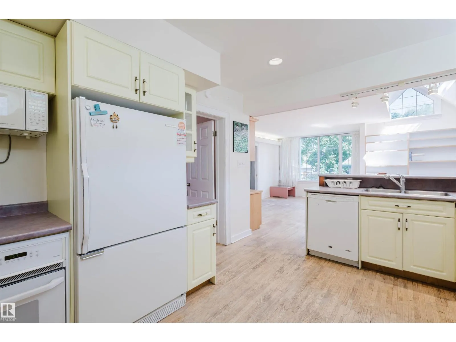 10942 88 AV NW