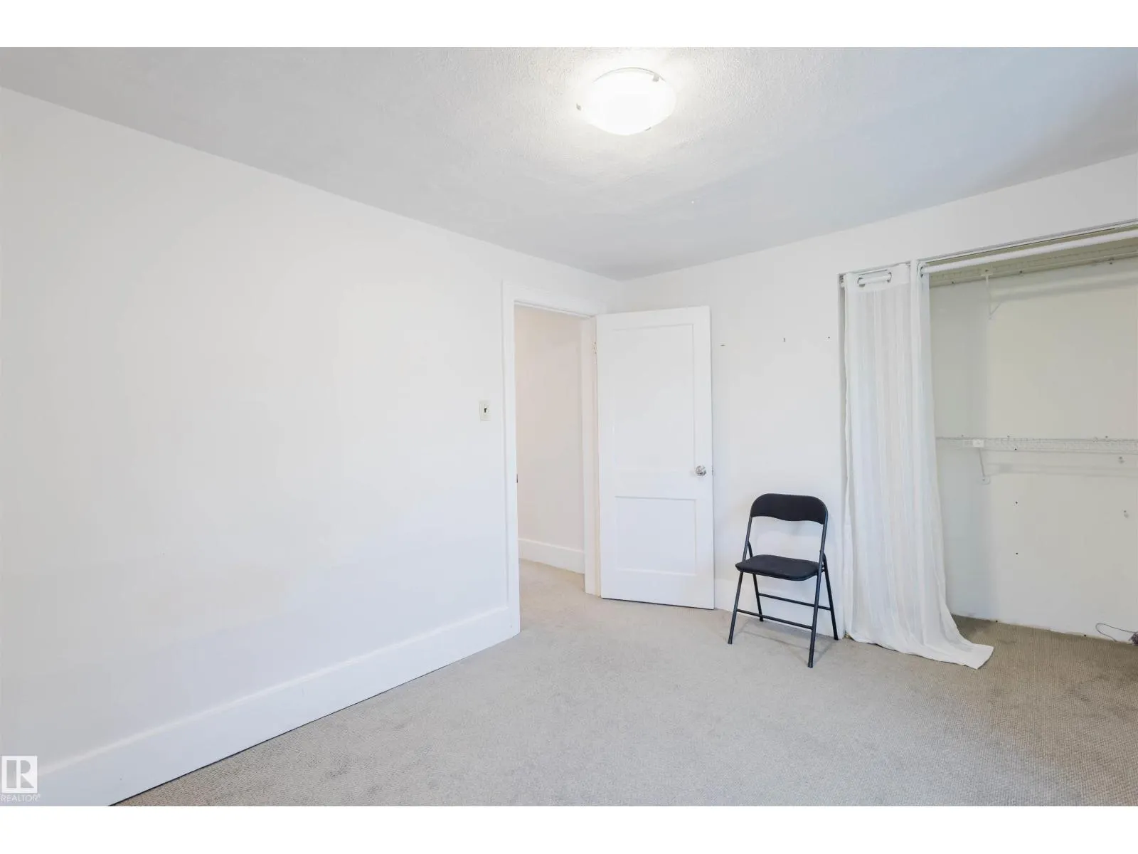 10942 88 AV NW