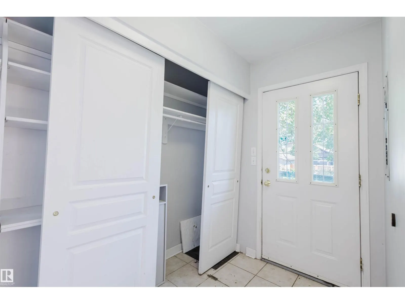 10942 88 AV NW
