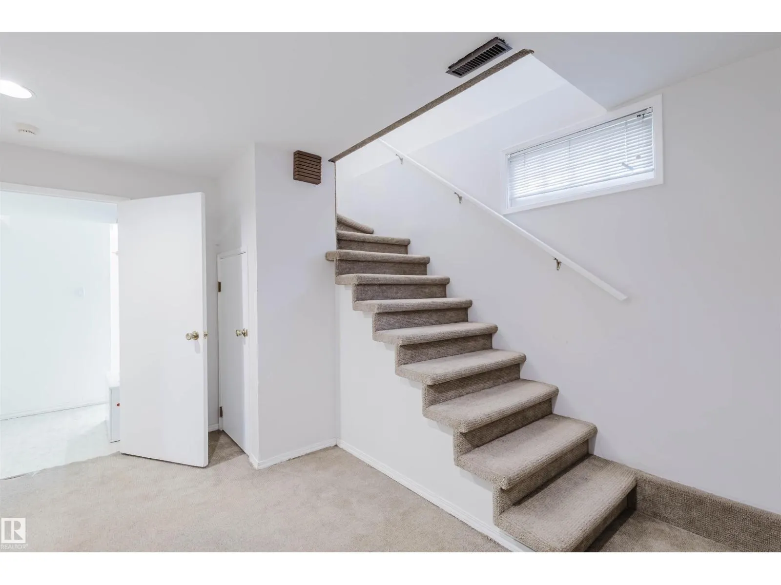 10942 88 AV NW