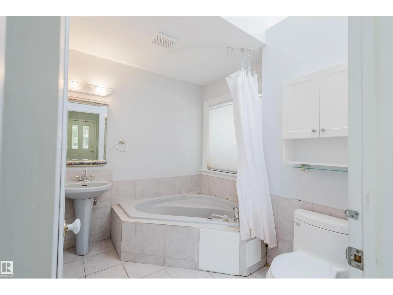 10942 88 AV NW