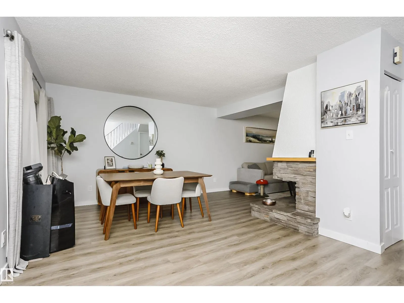 #56 2020 105 ST NW