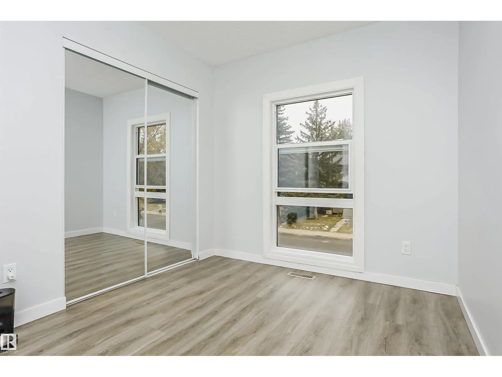 #56 2020 105 ST NW