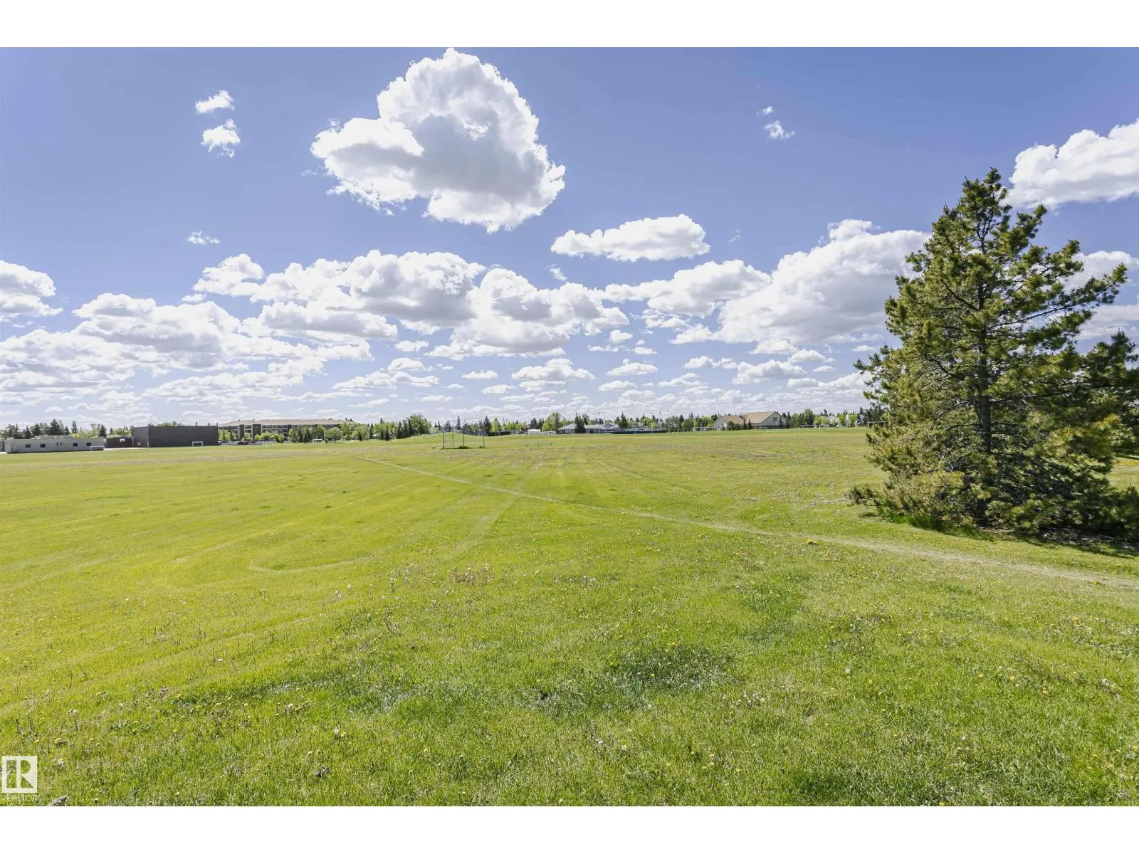 #56 2020 105 ST NW