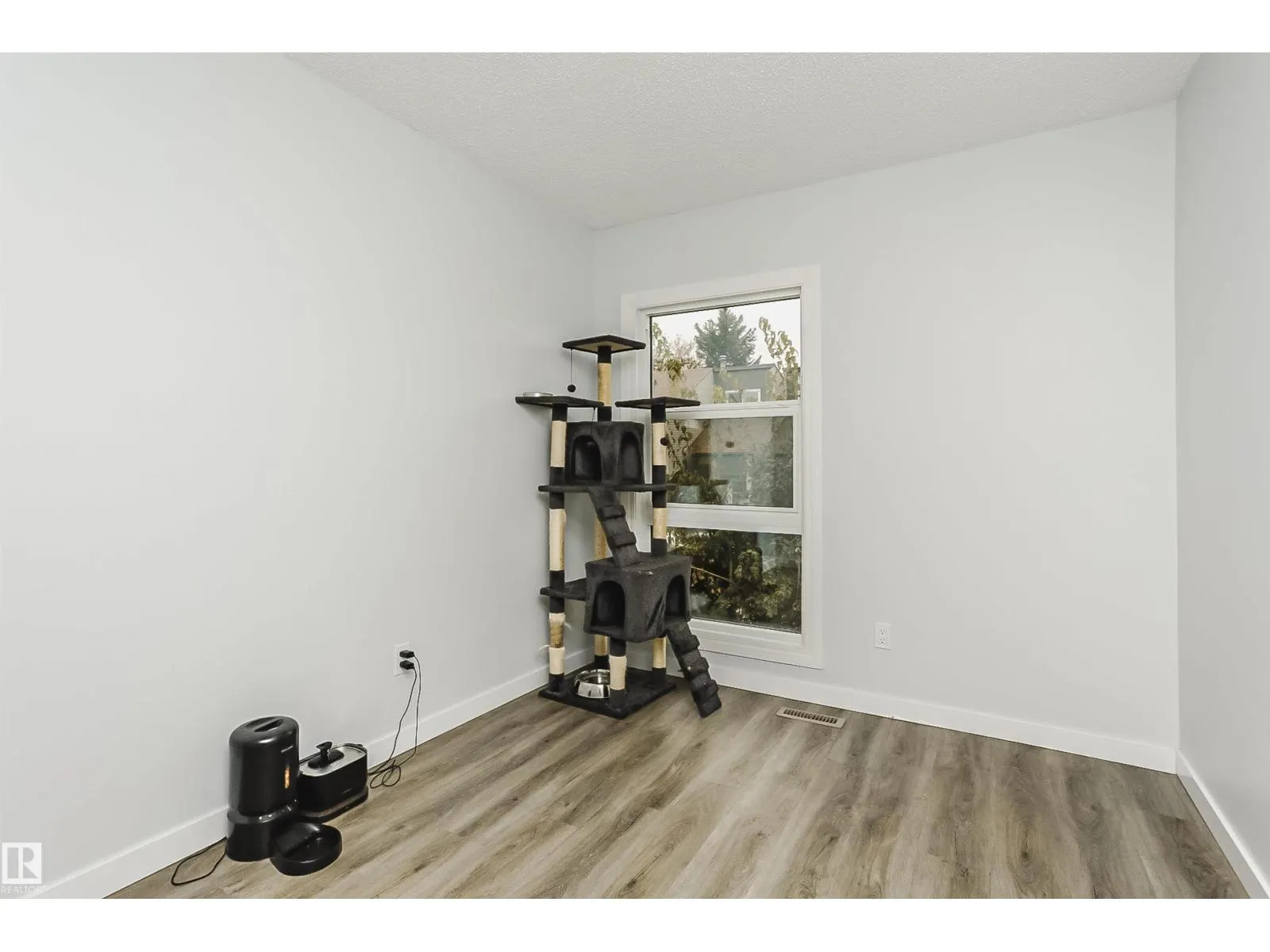 #56 2020 105 ST NW