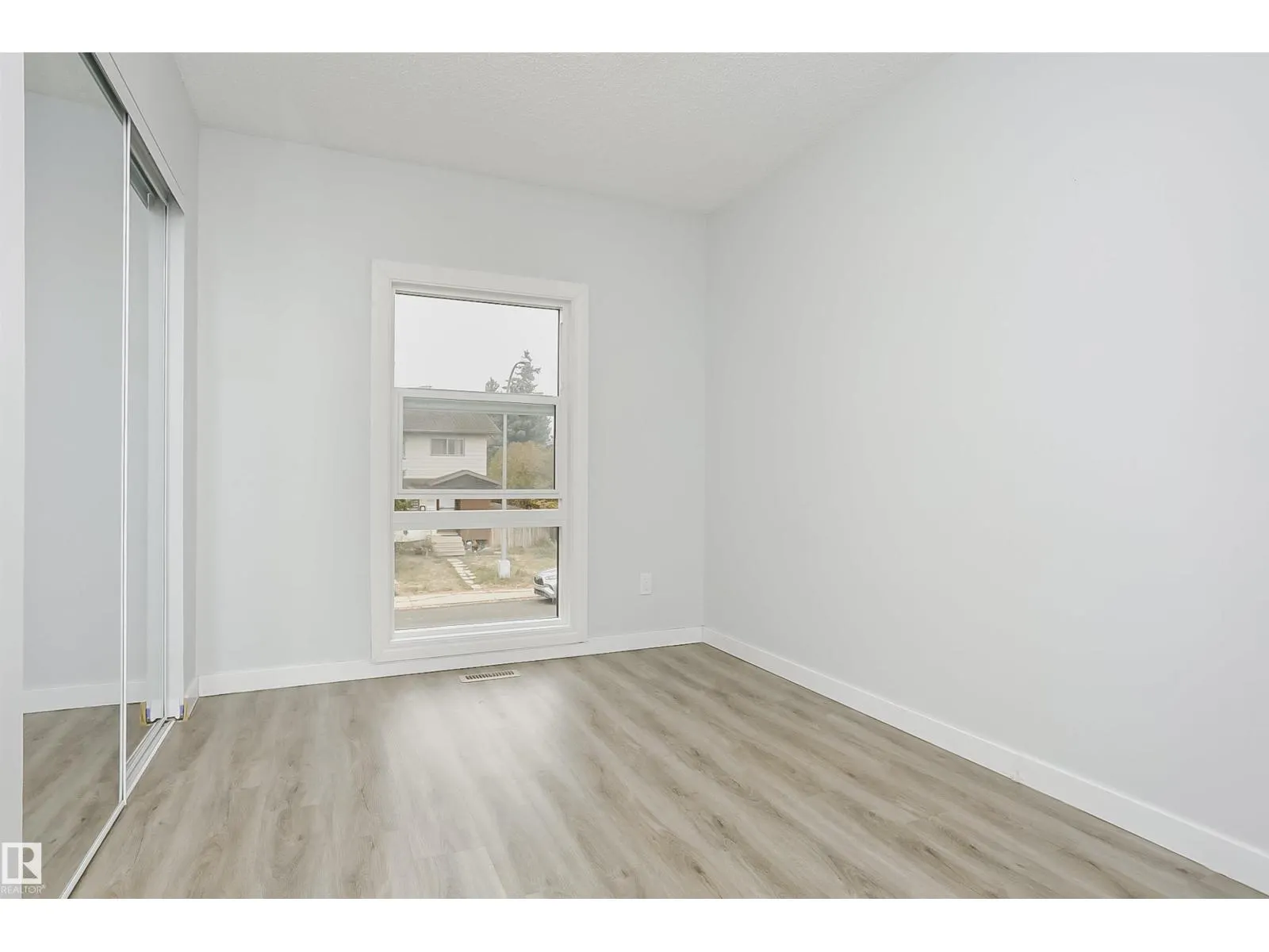 #56 2020 105 ST NW