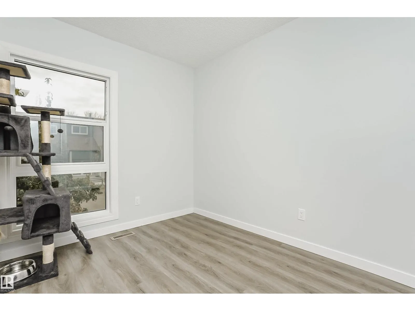 #56 2020 105 ST NW