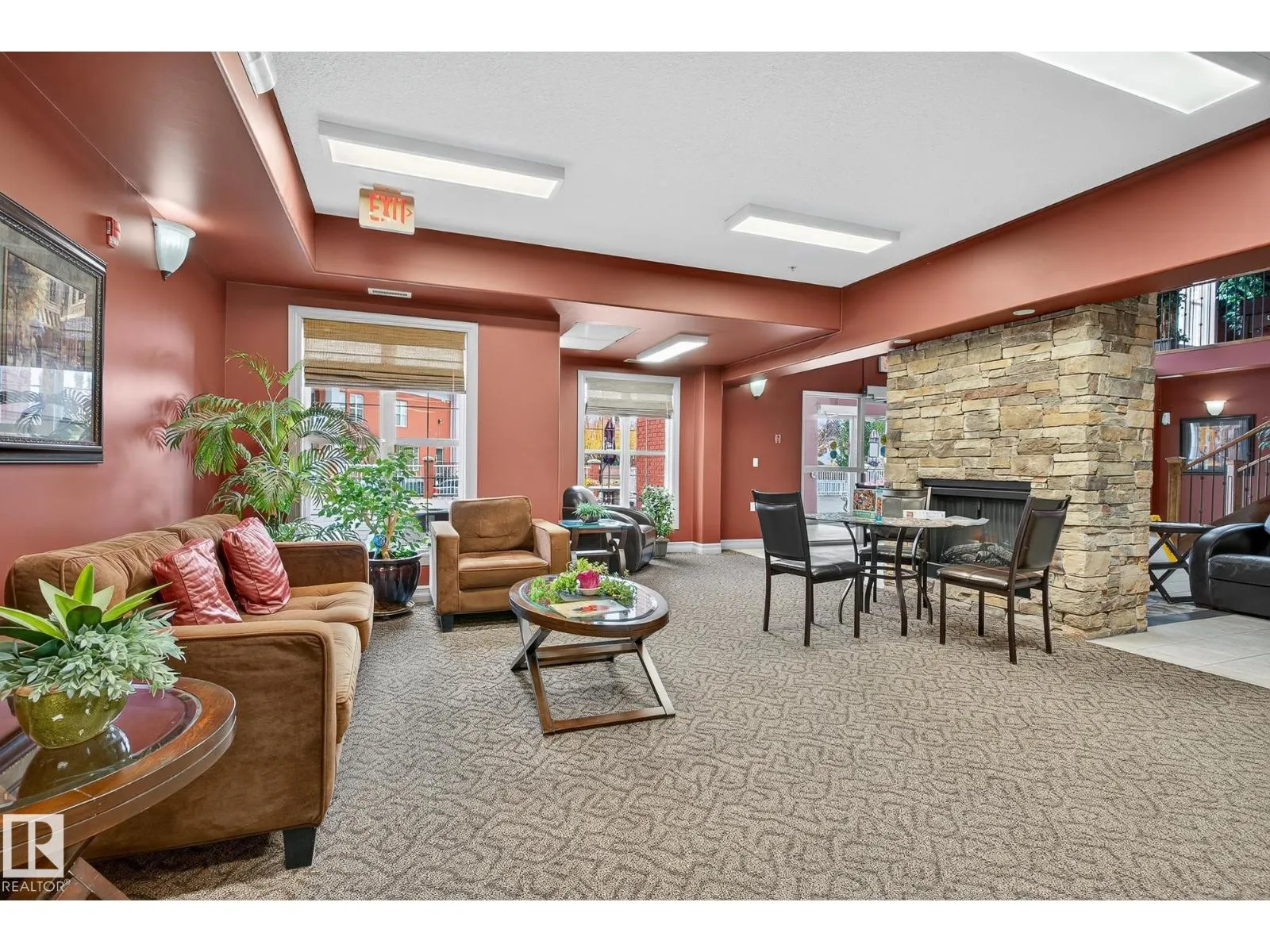 #107 45 INGLEWOOD DR