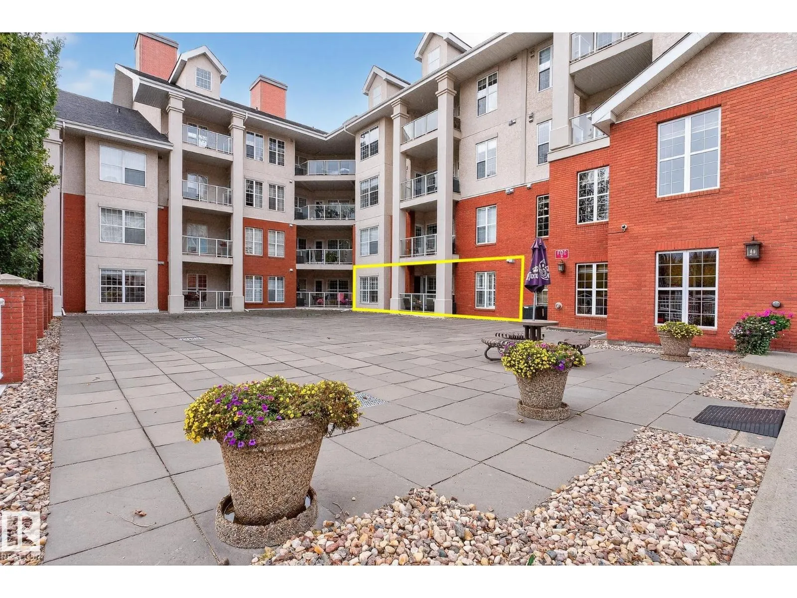 #107 45 INGLEWOOD DR