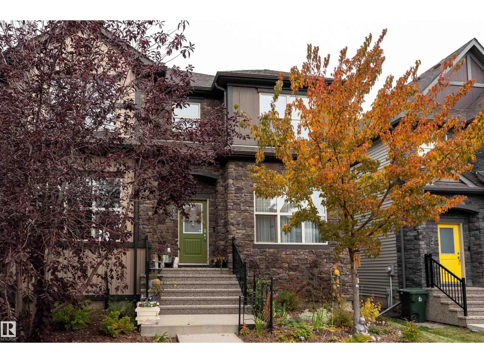 32 GREENBURY CL