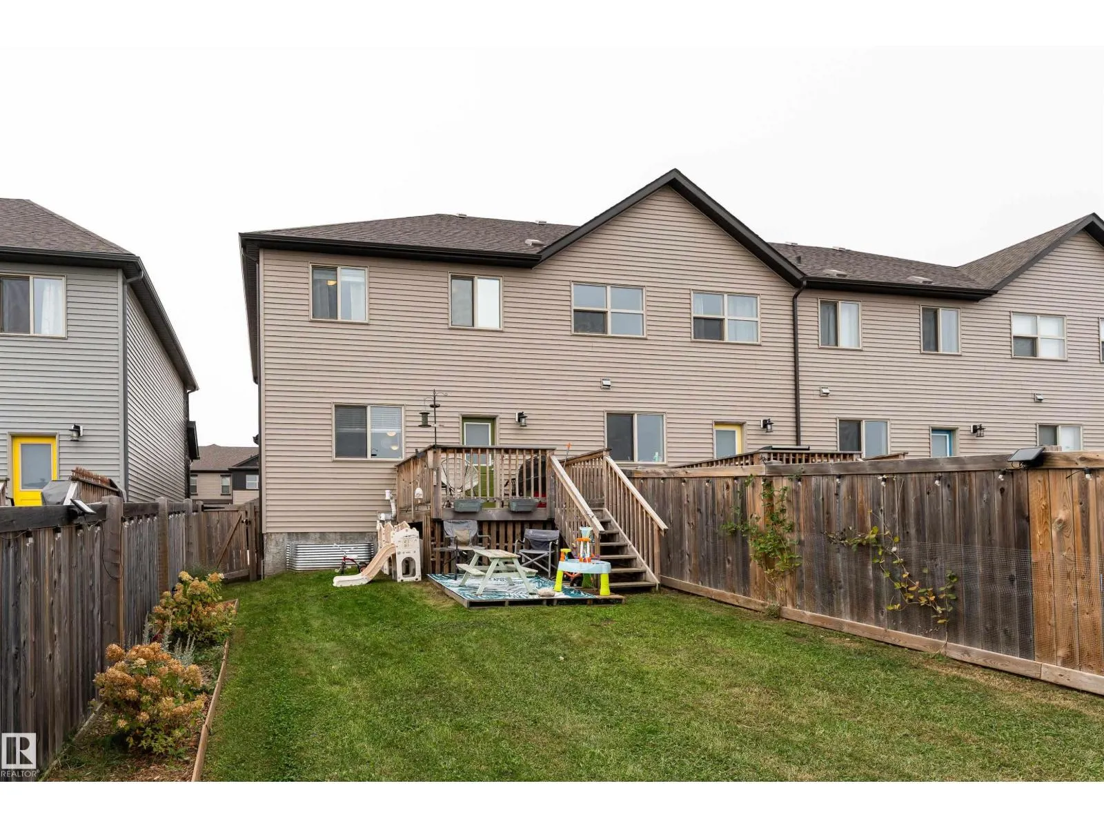 32 GREENBURY CL