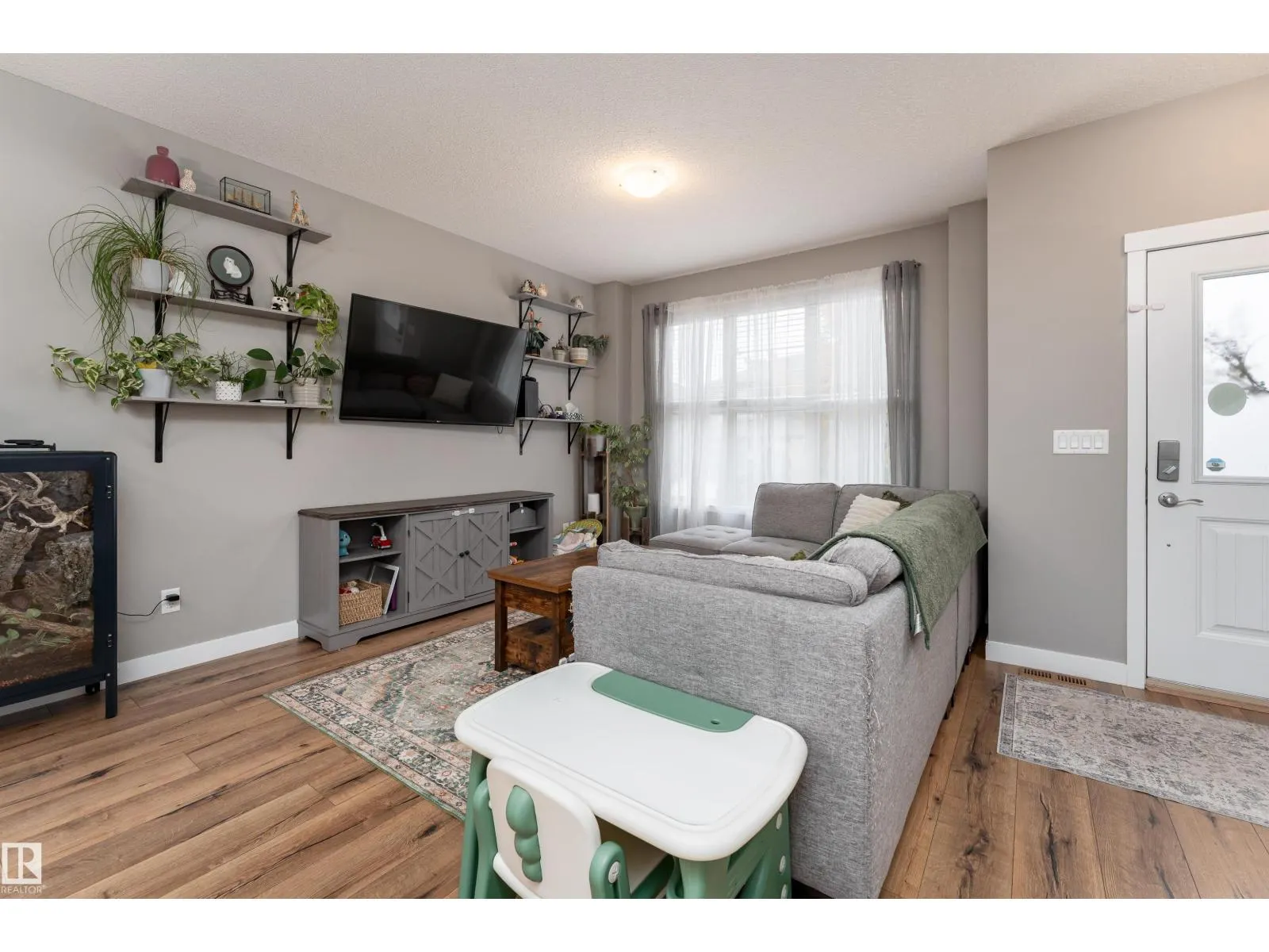 32 GREENBURY CL