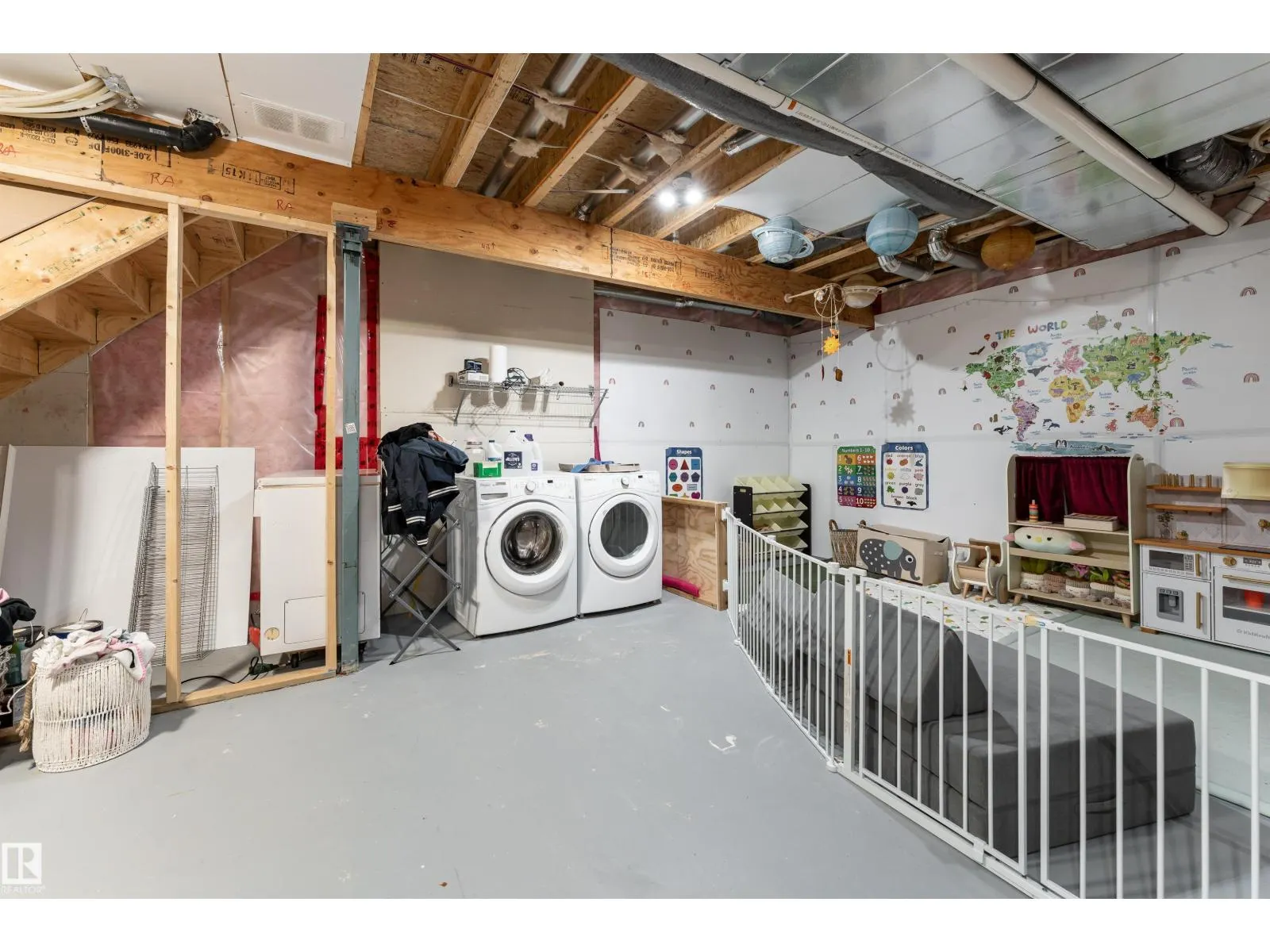 32 GREENBURY CL