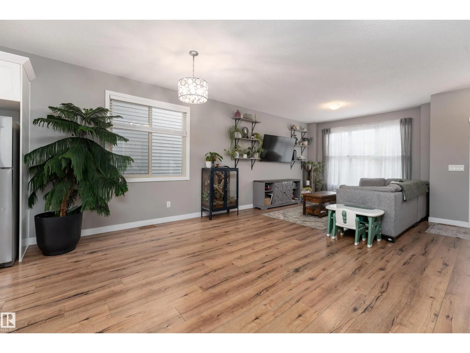 32 GREENBURY CL
