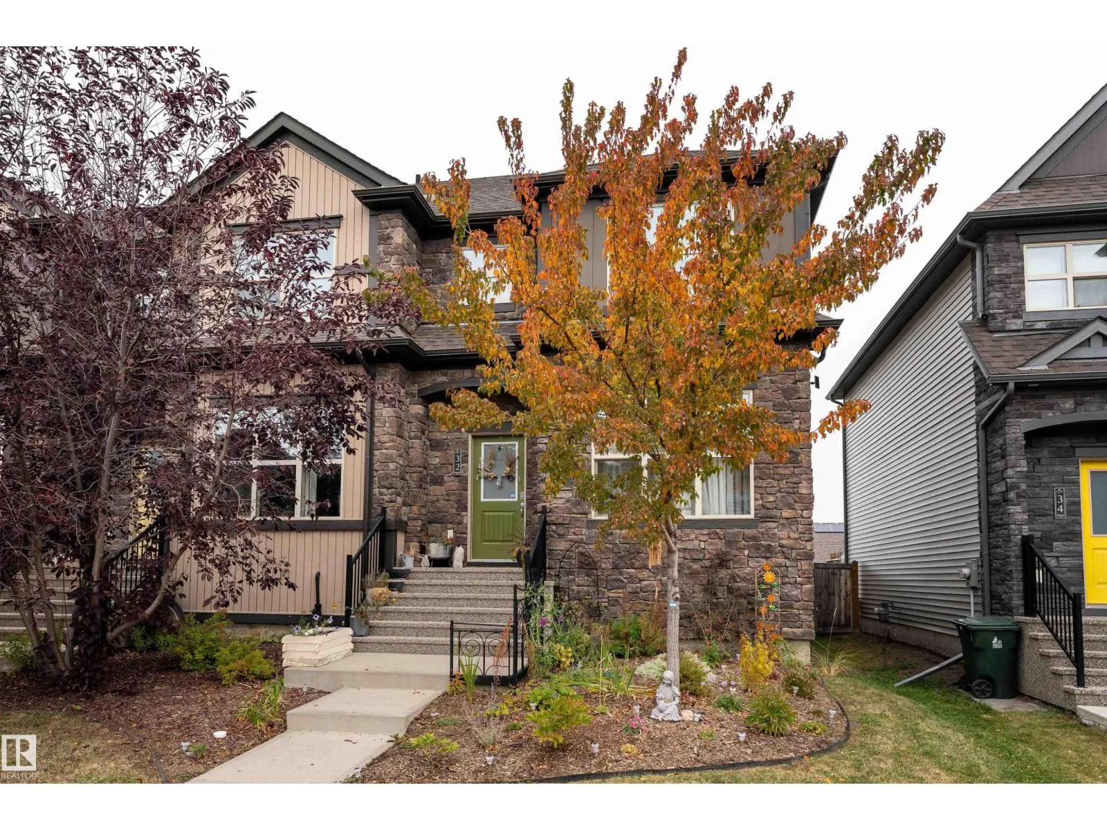32 GREENBURY CL