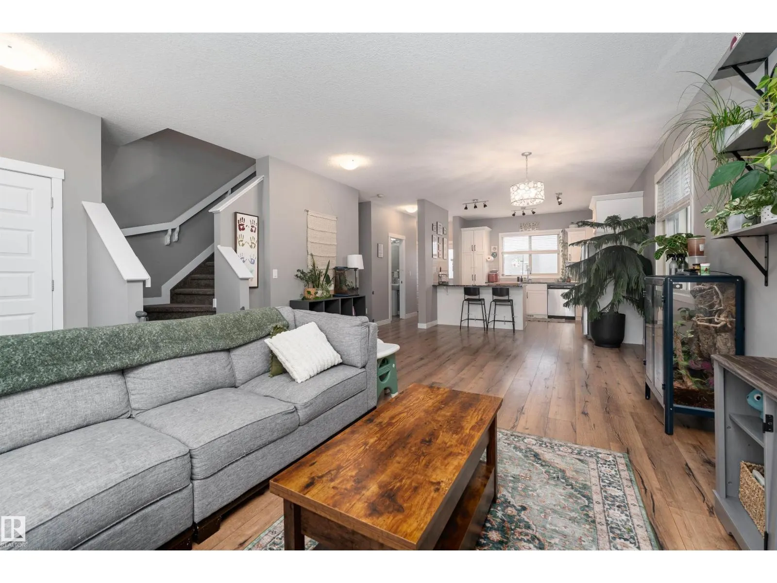 32 GREENBURY CL