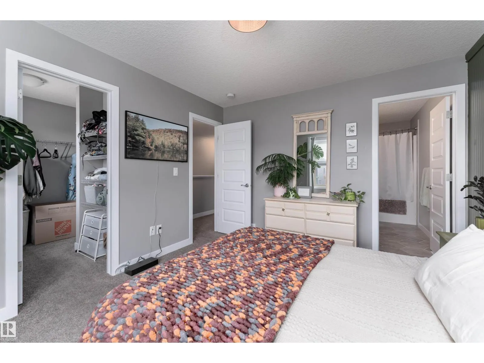 32 GREENBURY CL