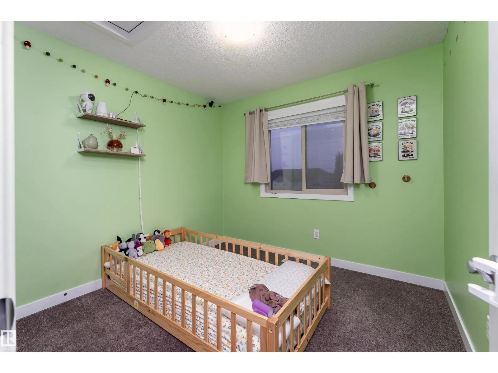 32 GREENBURY CL