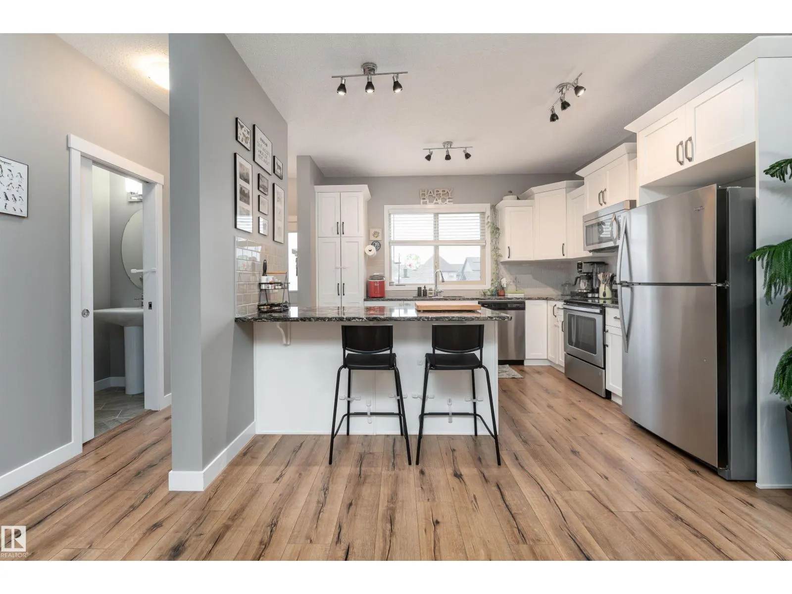 32 GREENBURY CL