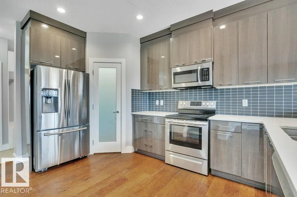 64 SANDALWOOD PL