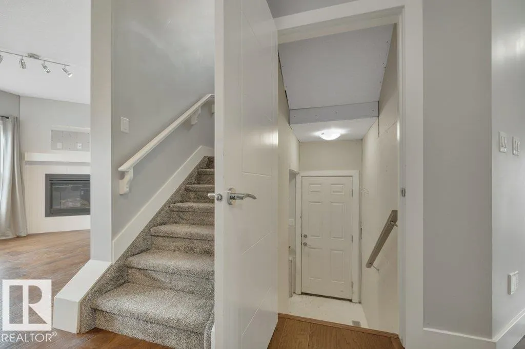 64 SANDALWOOD PL