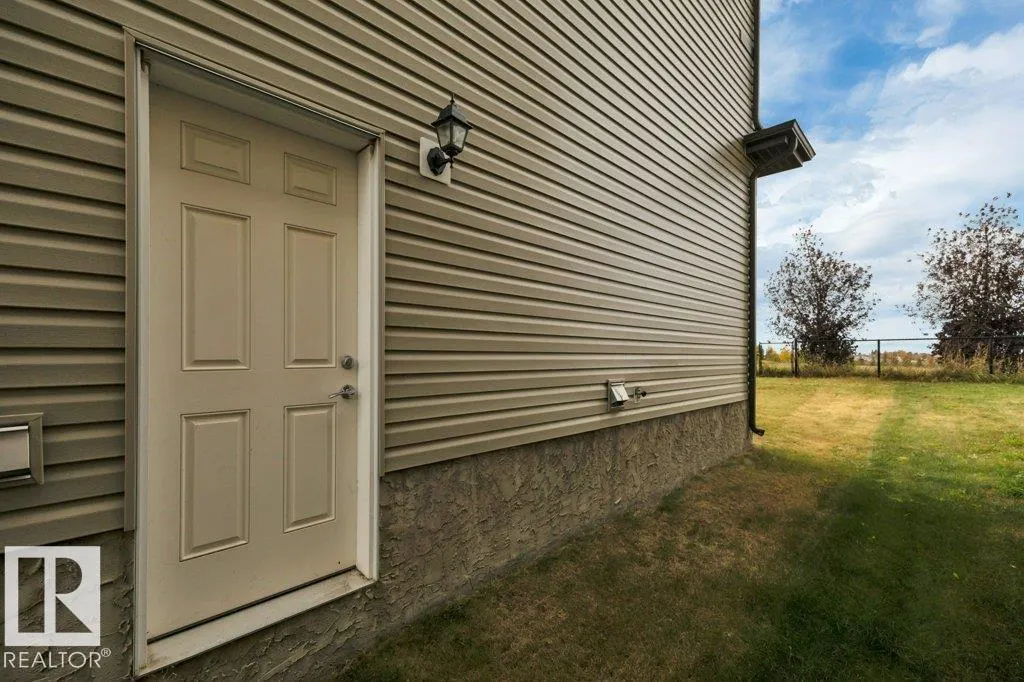 64 SANDALWOOD PL
