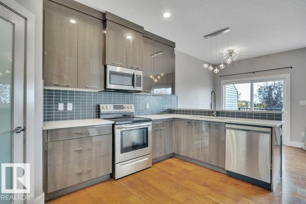 64 SANDALWOOD PL