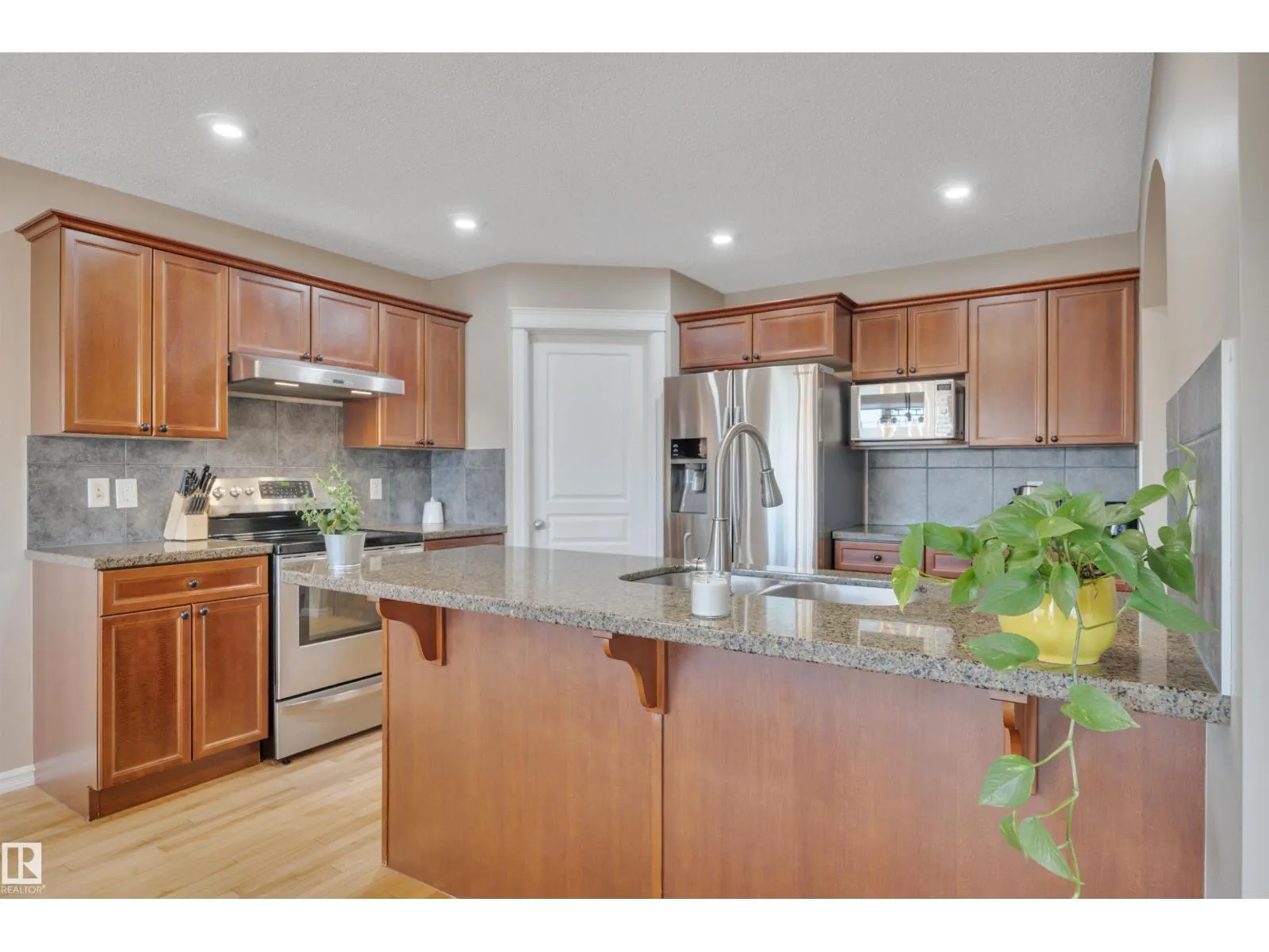 17632 87 ST NW