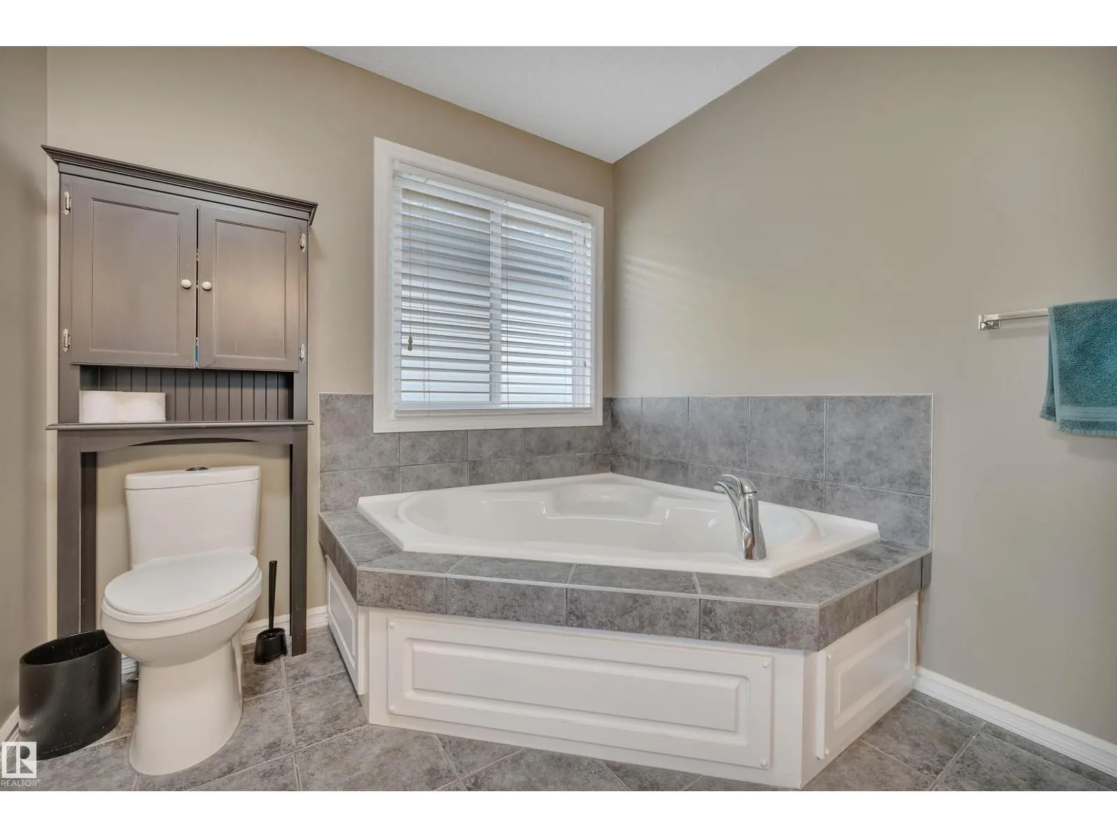 17632 87 ST NW